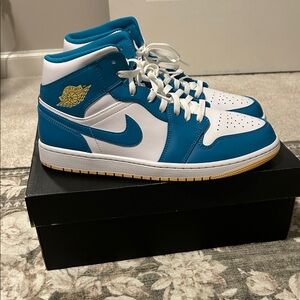 Nike Air Jordan Men's Teal and White Sneakers